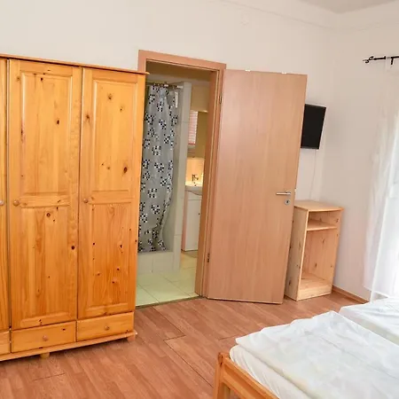 Gabor Aron Apartman *