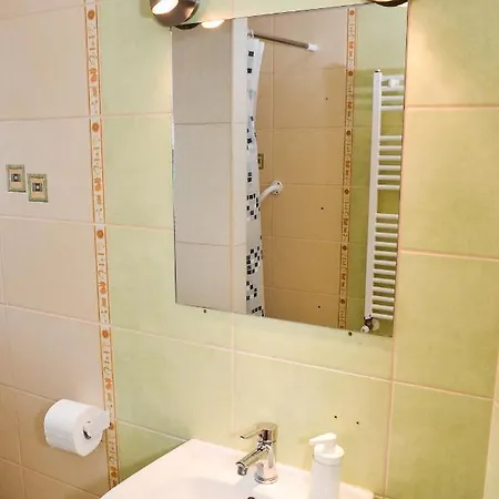 Gabor Aron Apartman *