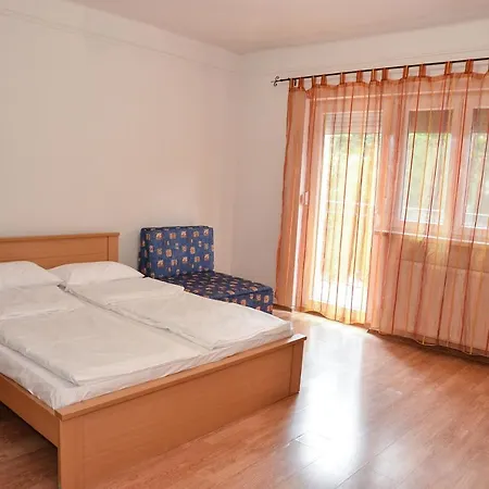 Gabor Aron Apartman *
